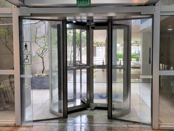 Porta Giratória Redor Vip 2200 3f inox