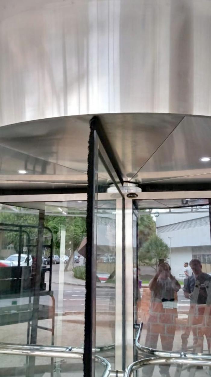 Porta Giratória Redor Vip 2800 4f Inox - Porto Alegre - RS