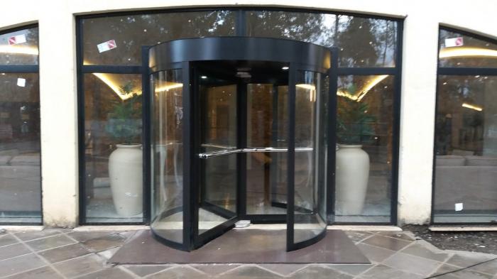 Porta Giratória Redor Vip 2400 3f - Gramado-RS