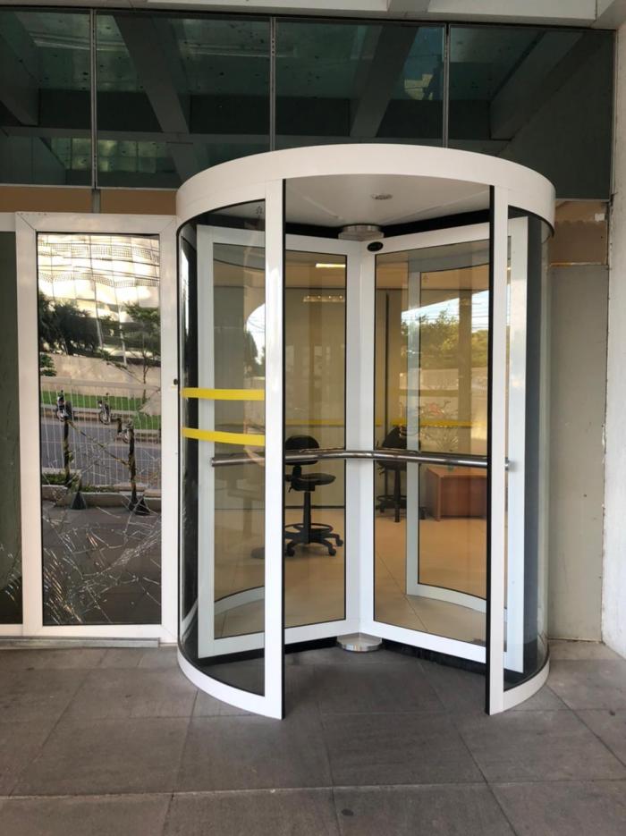 Porta Giratória Redor Vip - 2000 3F - Porto Alegre -RS