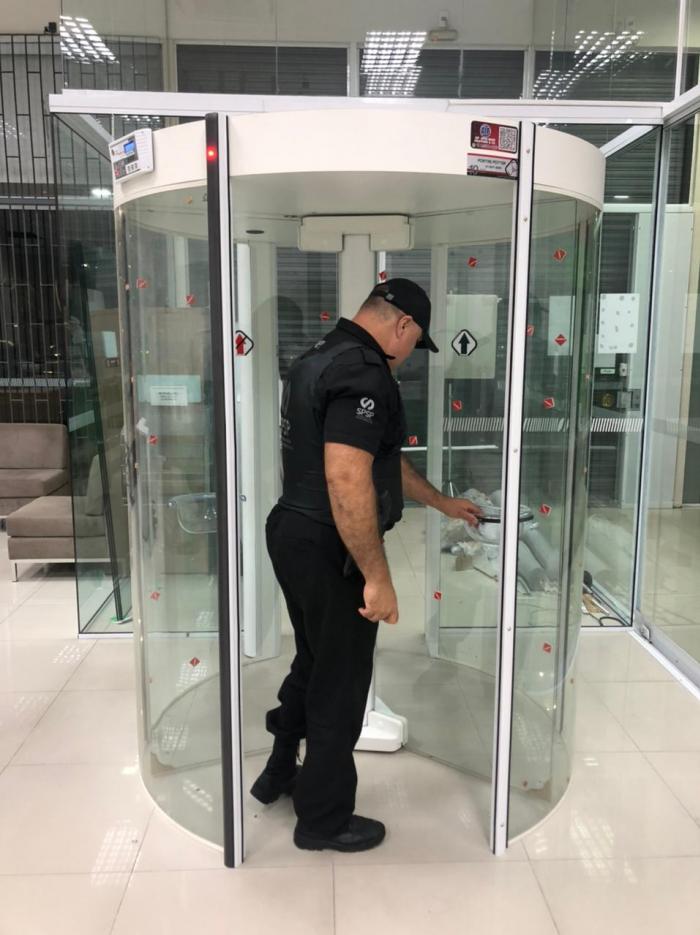 Porta Giratória Redor Dx8c Led