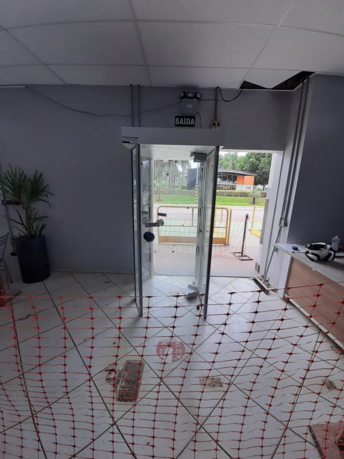Porta Semi Giratória Octal