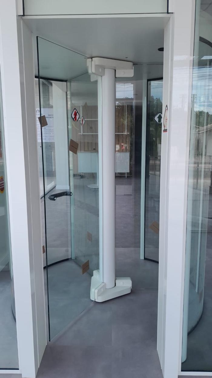 Porta Giratória Redor