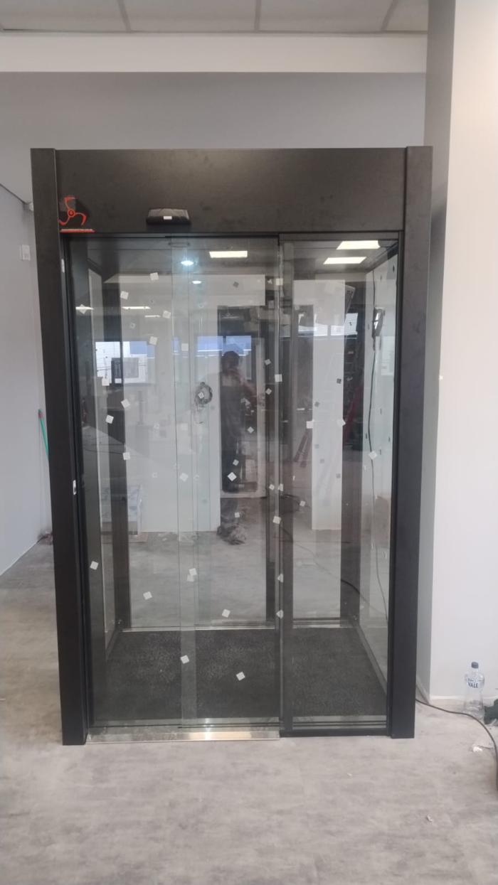 Porta Eclusa Automática deslizante Minus Dx8c