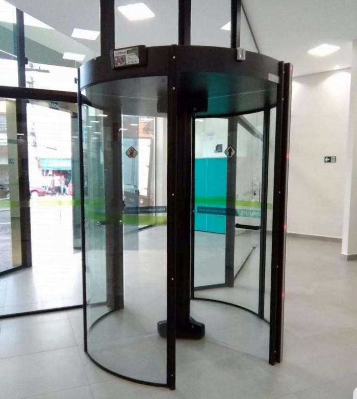 Porta Giratória Redor 