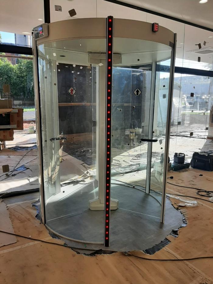 Porta Giratória Redor Dx8c led